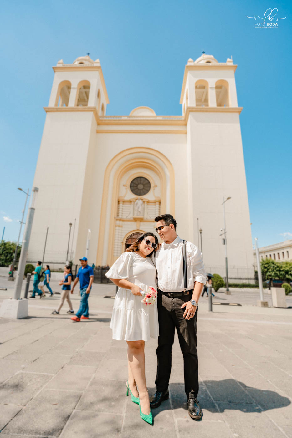 Fotografía de sesión pre boda de pareja en Centro histórico de san salvador