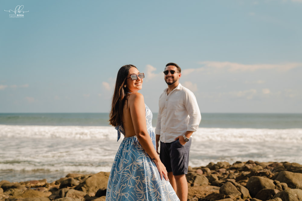 Fotografía de sesión pre boda de pareja en Centro histórico de san salvador